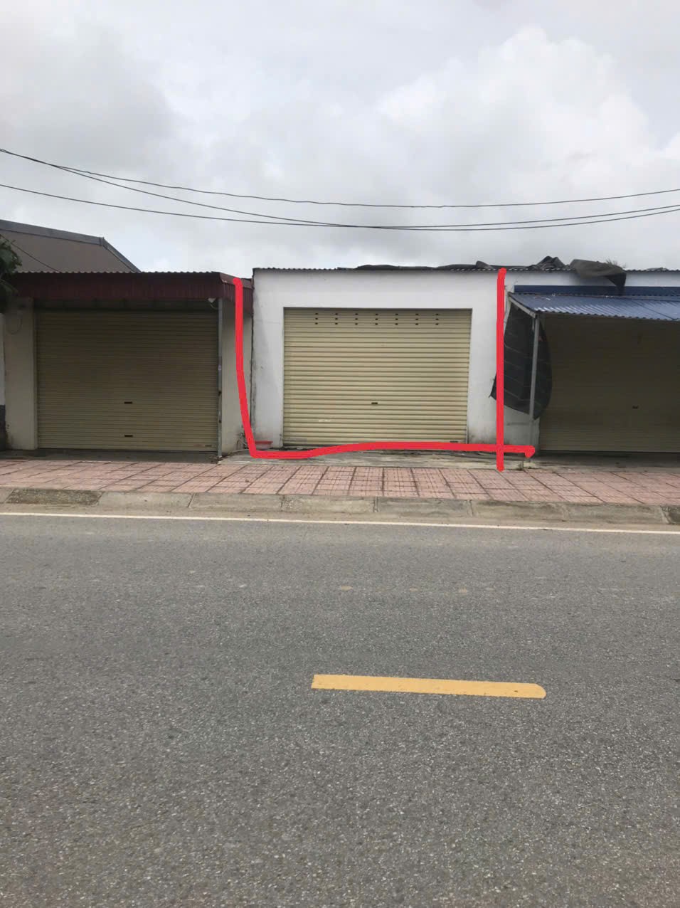 BÁN ĐẤT TẶNG NHÀ – NẰM TRÊN TRỤC ĐƯỜNG ĐI KHU ĐÔ THỊ VINHOMES - VỊ TRÍ KINH DOANH CỰC ĐẸP - GIÁ