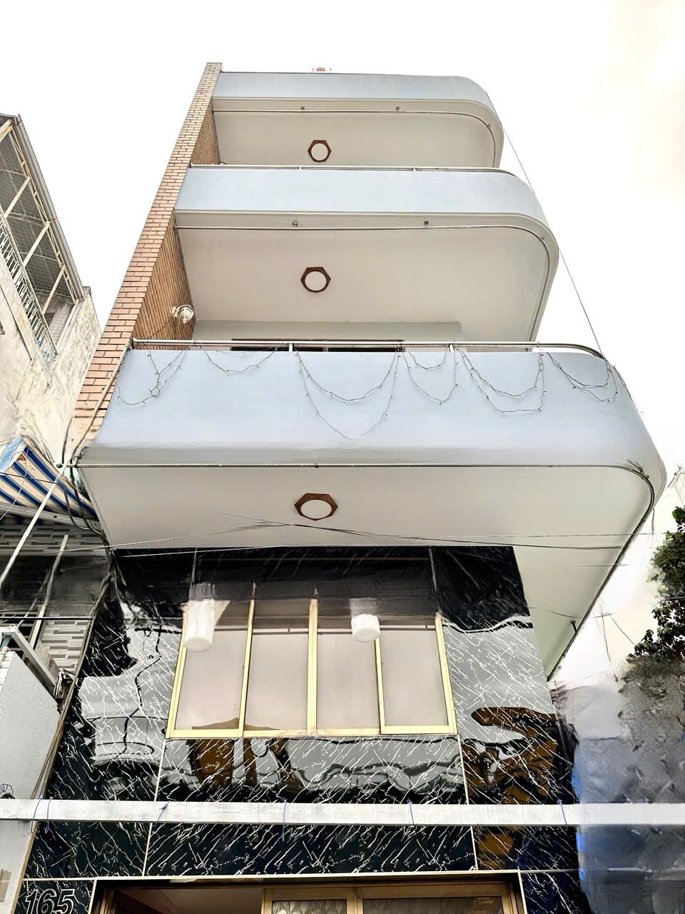 BÁN NHÀ Q10- MẶT TIỀN NGAY CHỢ NGUYỄN TRI PHƯƠNG- 5 TẦNG Ở NGAY: NHỈNH 10 TỶ. Mr Vũ: 0933 910 039