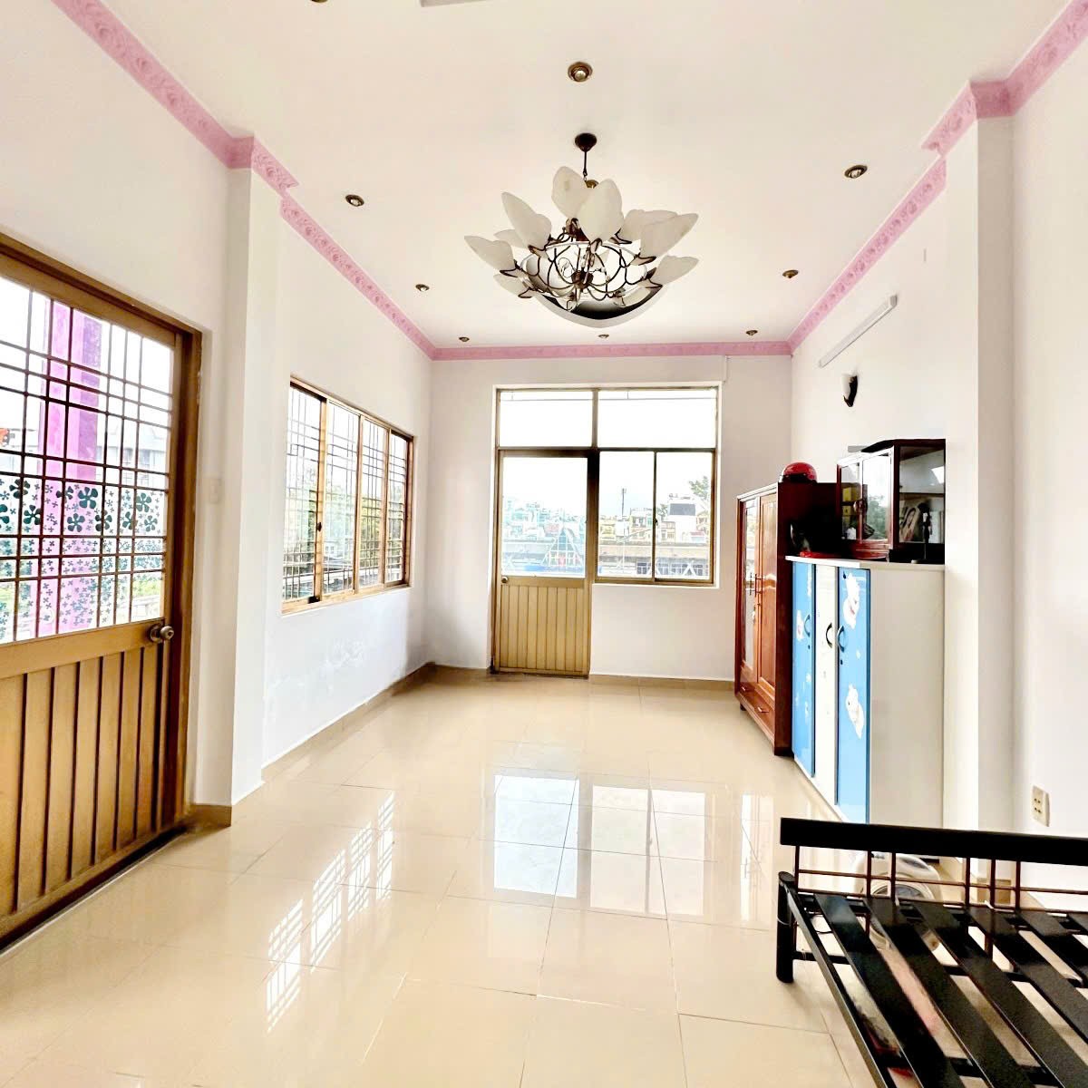 BÁN NHÀ Q10- MẶT TIỀN NGAY CHỢ NGUYỄN TRI PHƯƠNG- 5 TẦNG Ở NGAY: NHỈNH 10 TỶ. Mr Vũ: 0933 910 039 4