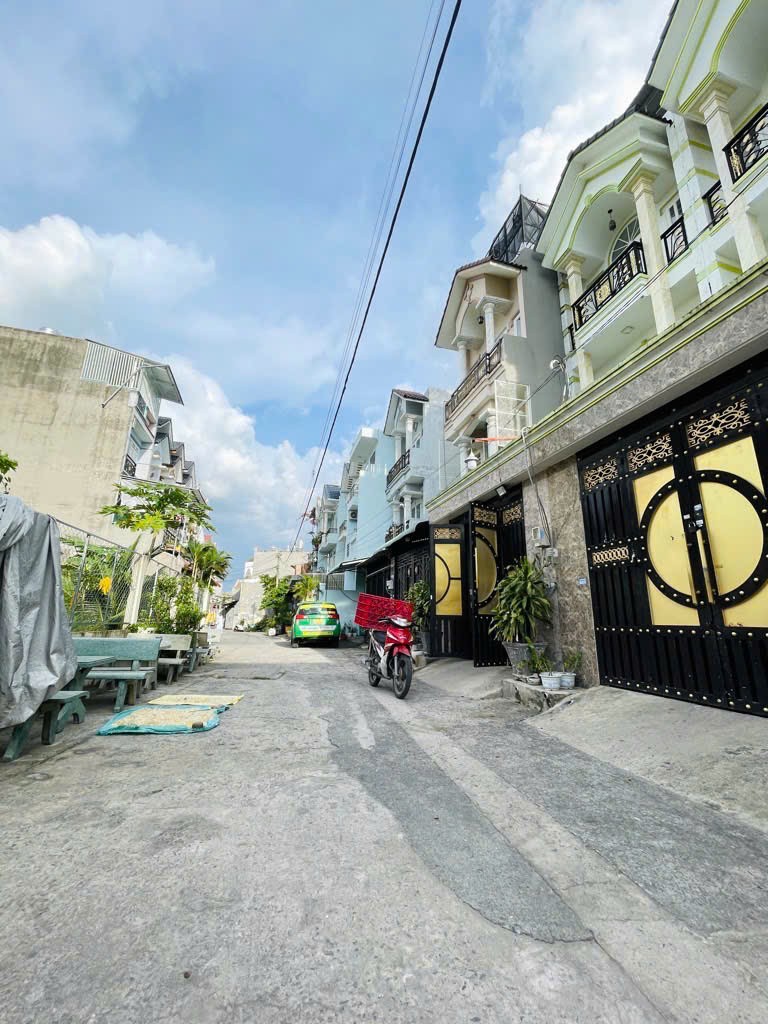 CHỈ 4,35 TỶ – NHÀ 2 TẦNG ĐÚC KIÊN CỐ – HXH 8M HUỲNH THỊ HAI – Q.12 2
