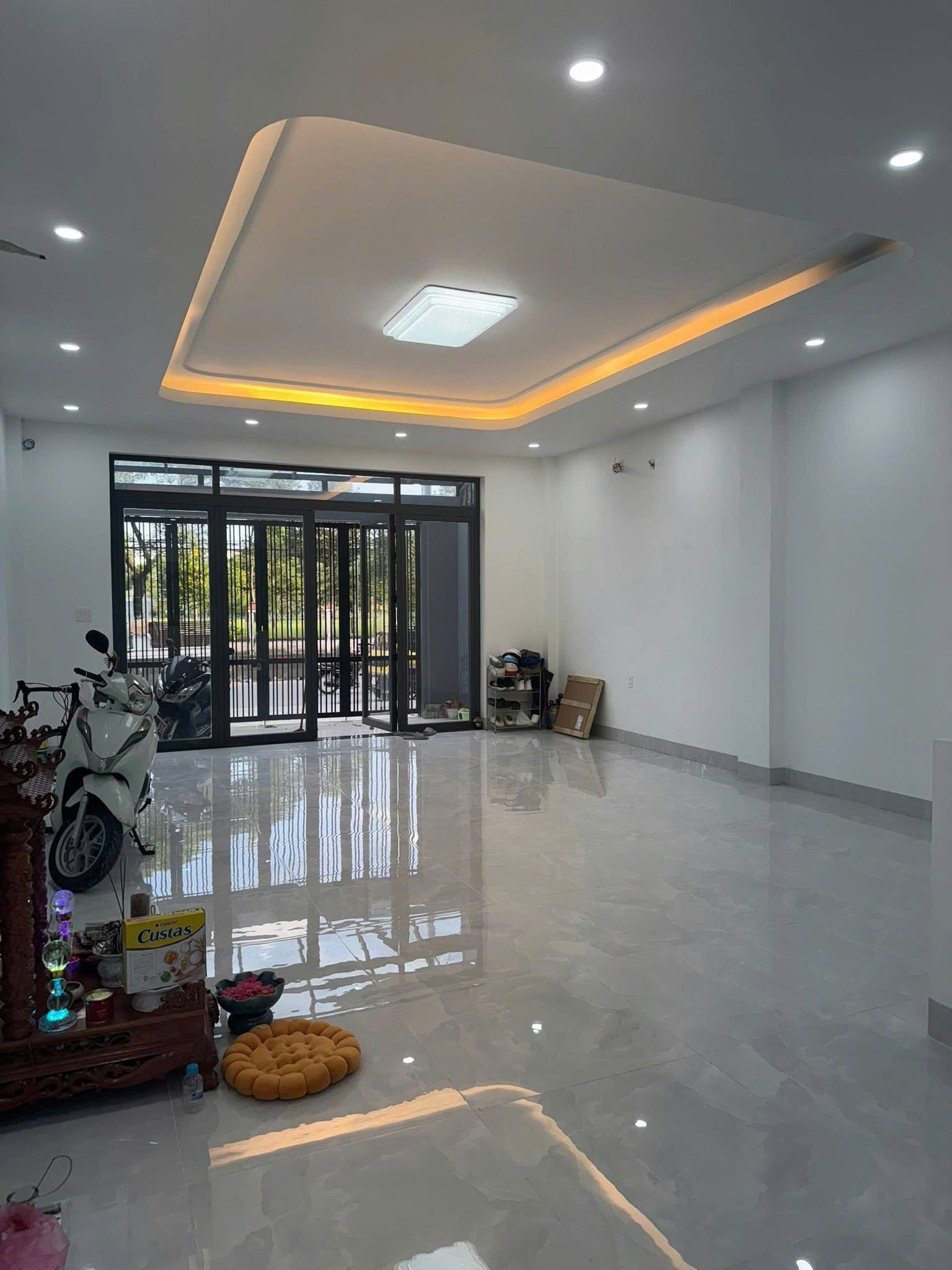 Cho thuê Nhà mặt tiền Phường Phước Long B, Quận 9, Diện tích 230m², Giá Thương lượng 6
