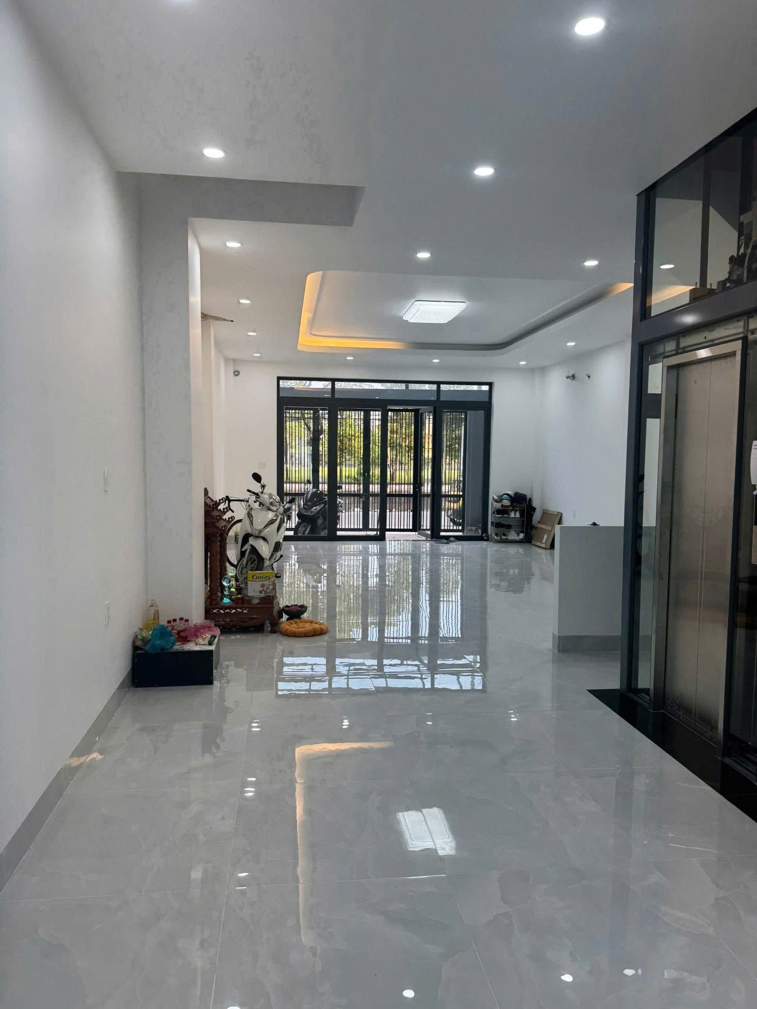Cho thuê Nhà mặt tiền Phường Phước Long B, Quận 9, Diện tích 230m², Giá Thương lượng
