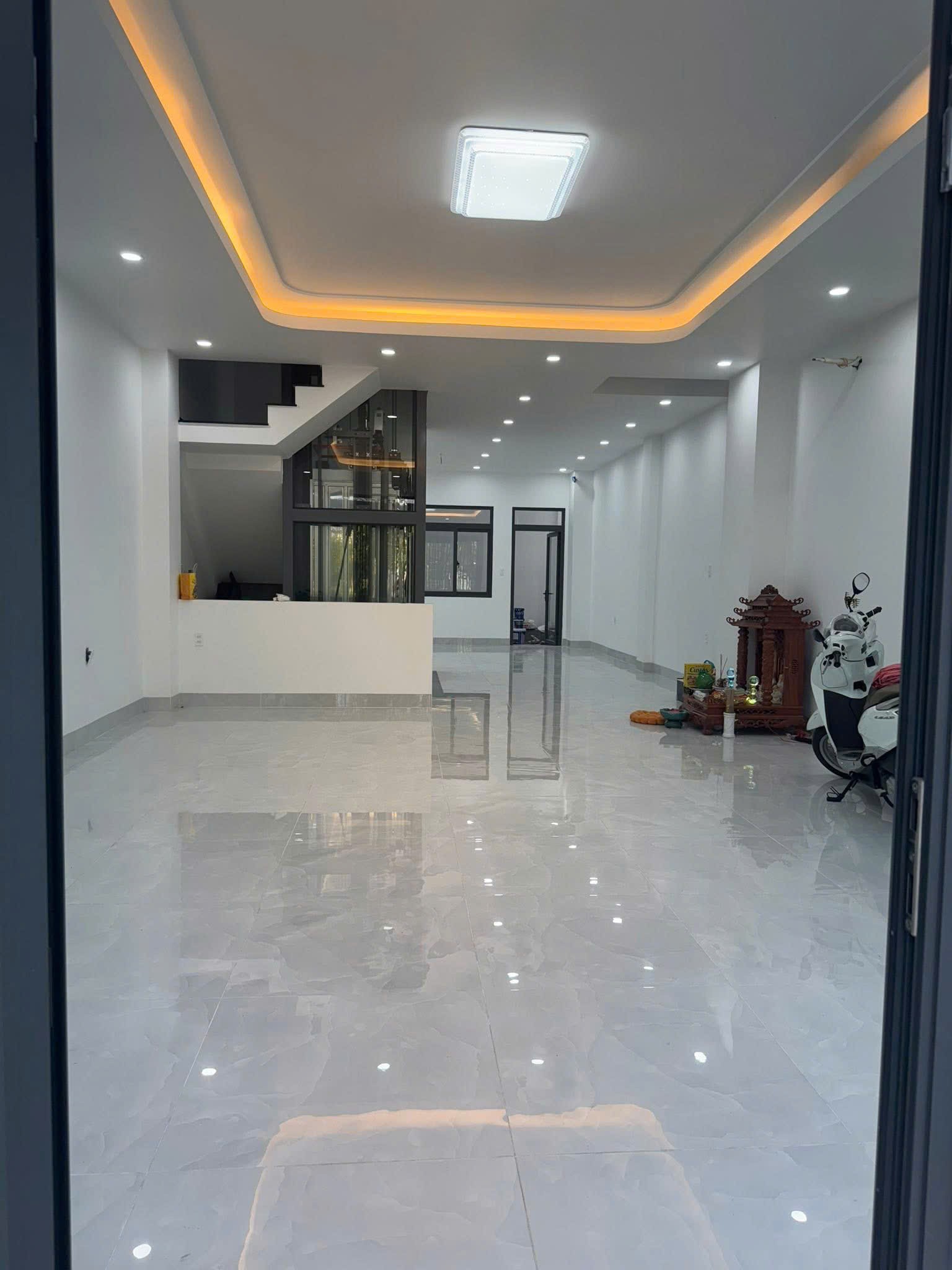Cho thuê Nhà mặt tiền Phường Phước Long B, Quận 9, Diện tích 230m², Giá Thương lượng 3