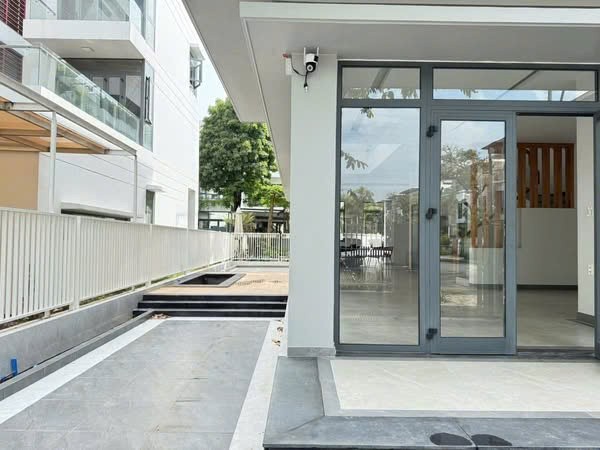 Cho thuê Biệt thự Quận 2, Hồ Chí Minh, Diện tích 200m², Giá 025 Triệu/tháng 2