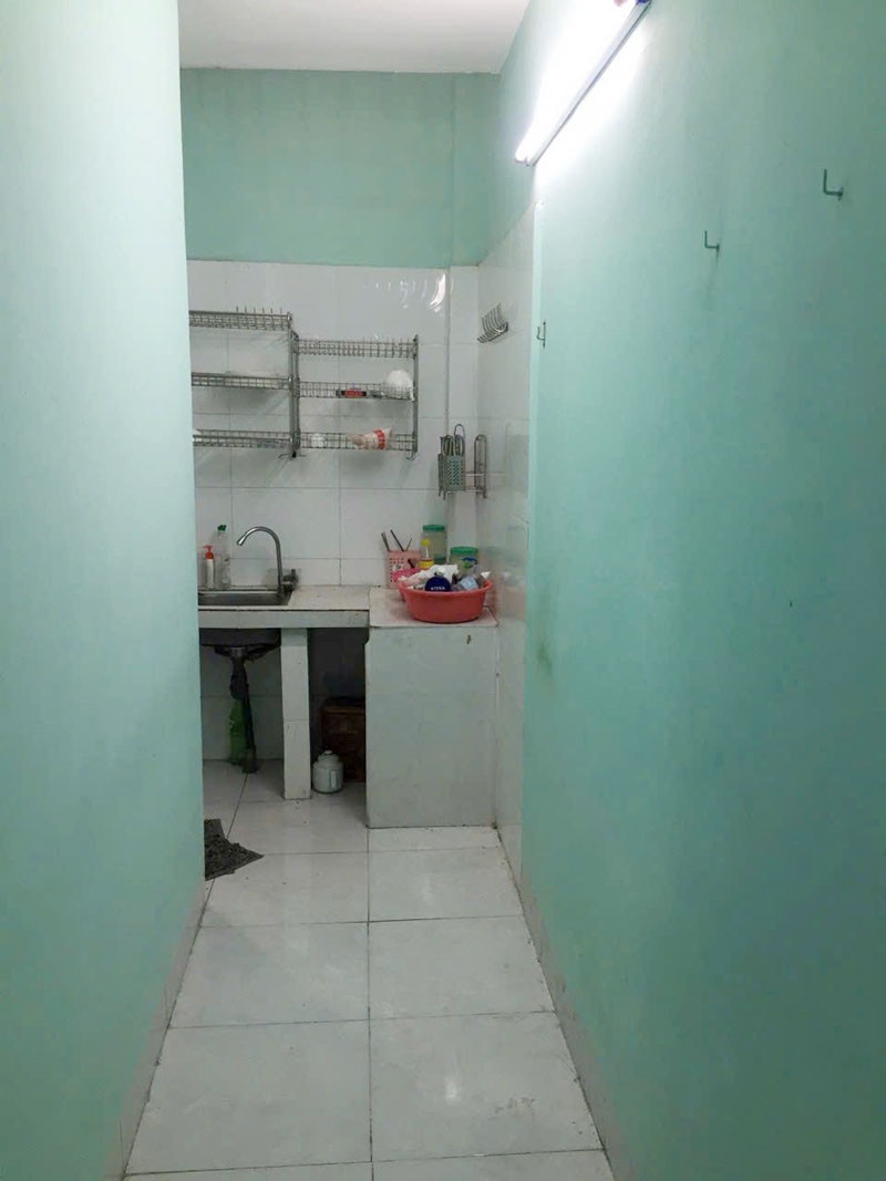 Cần bán 49,5m2 nhà C4 ngõ 466 Ngô Gia Tự. Ngay gần chợ Diêm Gỗ, đường thông xe ô tô nhỏ