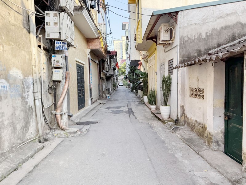Cần bán 49,5m2 nhà C4 ngõ 466 Ngô Gia Tự. Ngay gần chợ Diêm Gỗ, đường thông xe ô tô nhỏ 4