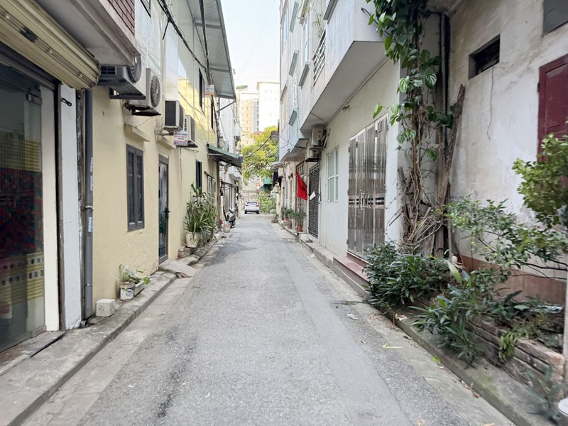 Cần bán 49,5m2 nhà C4 ngõ 466 Ngô Gia Tự. Ngay gần chợ Diêm Gỗ, đường thông xe ô tô nhỏ 5
