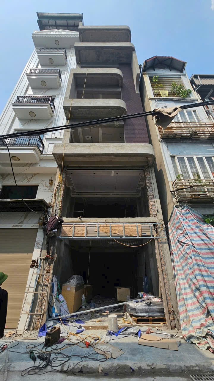 Bán nhà phố Tư Đình - Long Biên - đón cầu Trần Hưng Đạo 8 tầng thang máy 4