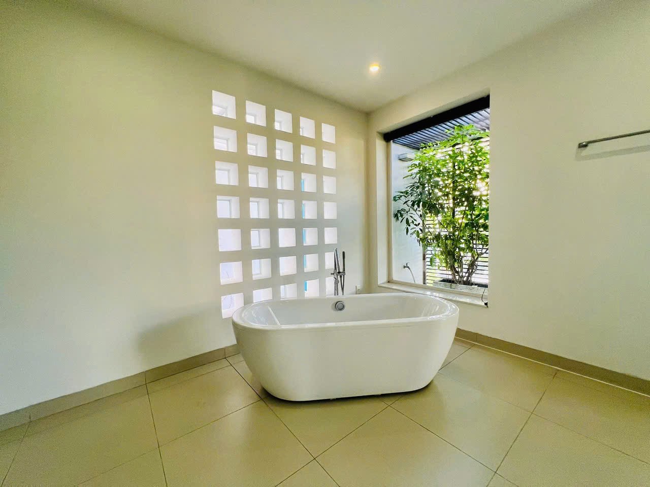 Cho thuê Biệt thự Phường Thạnh Mỹ Lợi, Quận 2, Diện tích 180m², Giá Thương lượng 5