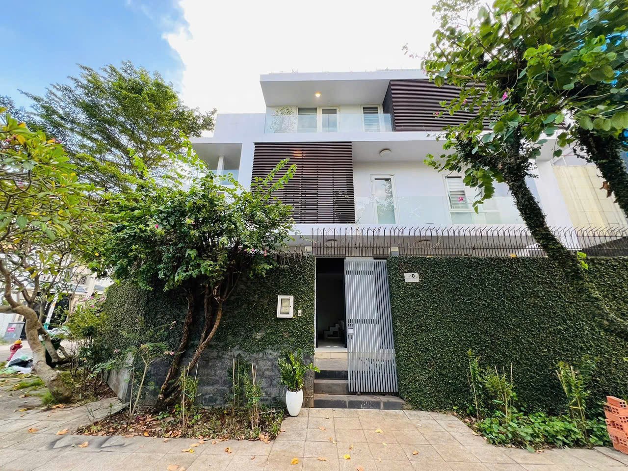 Cho thuê Biệt thự Phường Thạnh Mỹ Lợi, Quận 2, Diện tích 180m², Giá Thương lượng 14