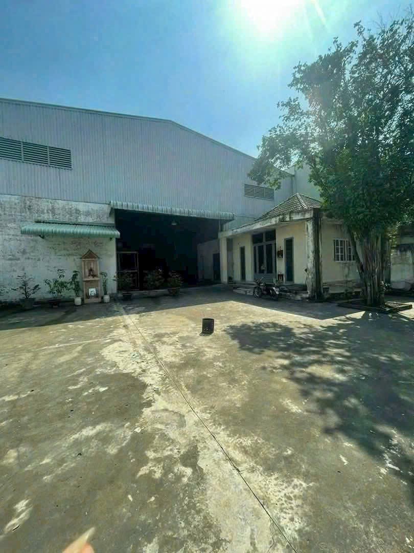 Nhà xưởng mặt tiền xã Lê Minh Xuân, Bình Chánh tổng dt 1600m2 giá 30 tỷ