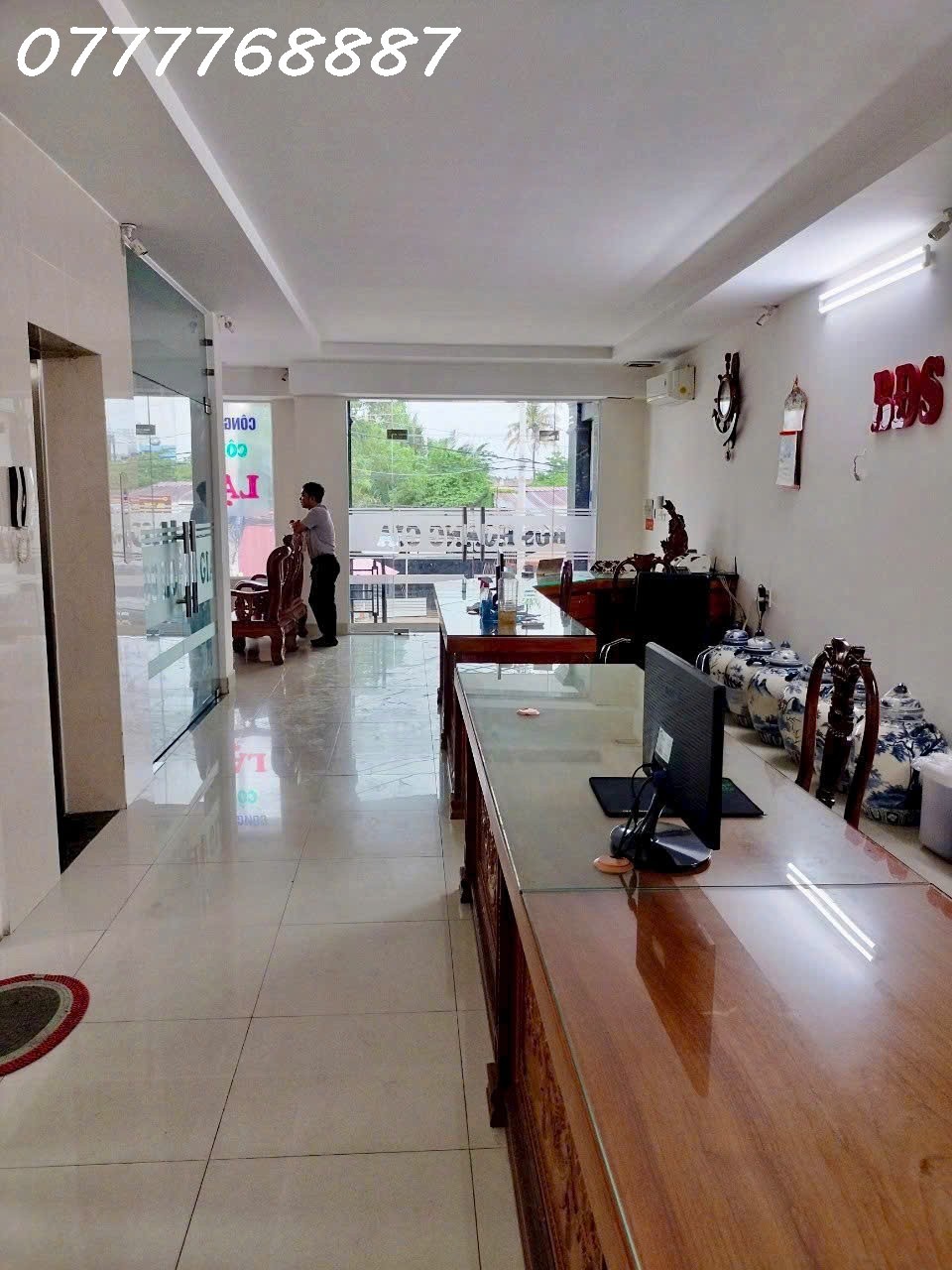 Bán tòa nhà 5 tầng gần 200m2 đất đường Nguyễn Duy Trinh sầm uất 3