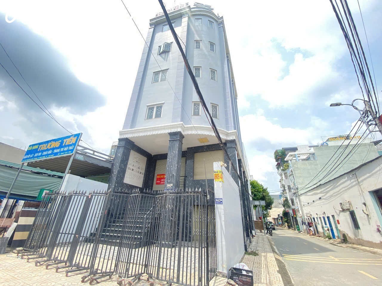 Bán tòa nhà 5 tầng gần 200m2 đất đường Nguyễn Duy Trinh sầm uất