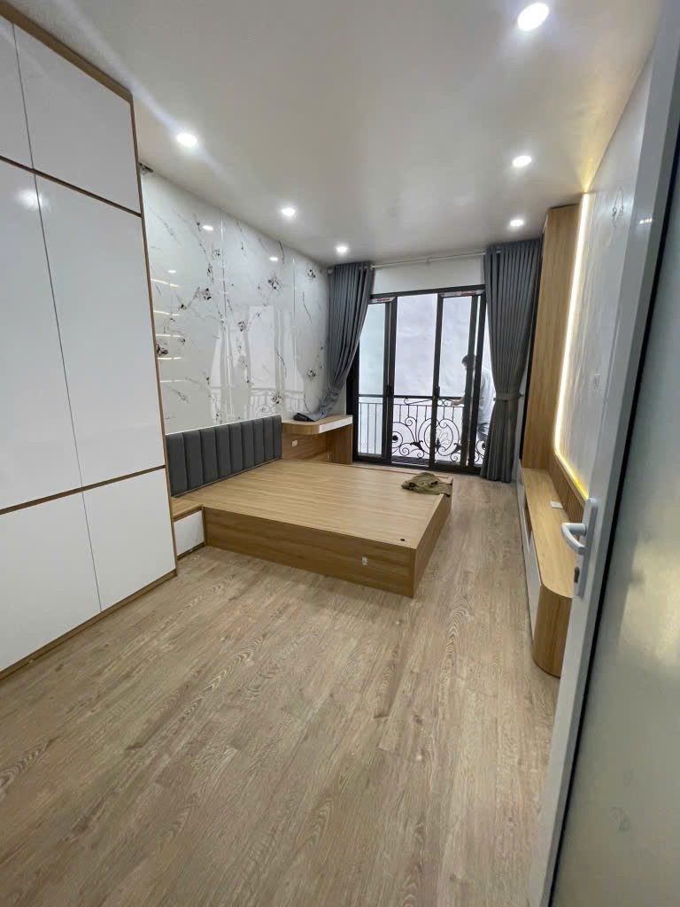 NHÀ TRUNG TÂM CẦU GIẤY, AN NINH ĐỈNH – 32M2 x 5 TẦNG – Ô TÔ CÁCH NHÀ 5M - GIÁ 7 TỶ 4