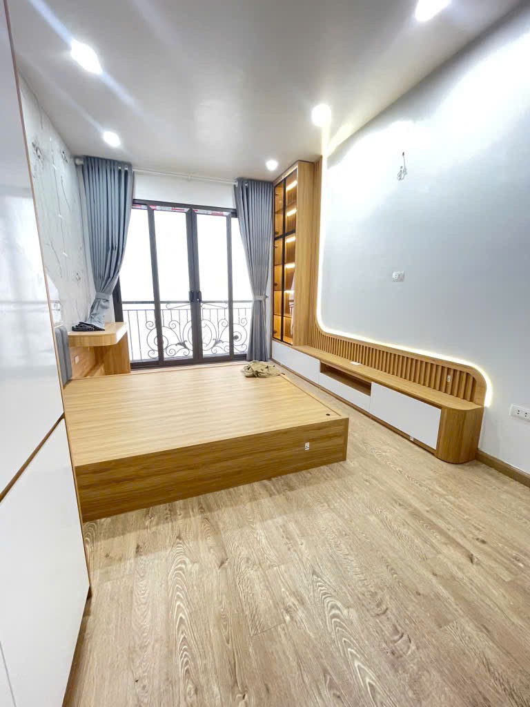 NHÀ TRUNG TÂM CẦU GIẤY, AN NINH ĐỈNH – 32M2 x 5 TẦNG – Ô TÔ CÁCH NHÀ 5M - GIÁ 7 TỶ 3