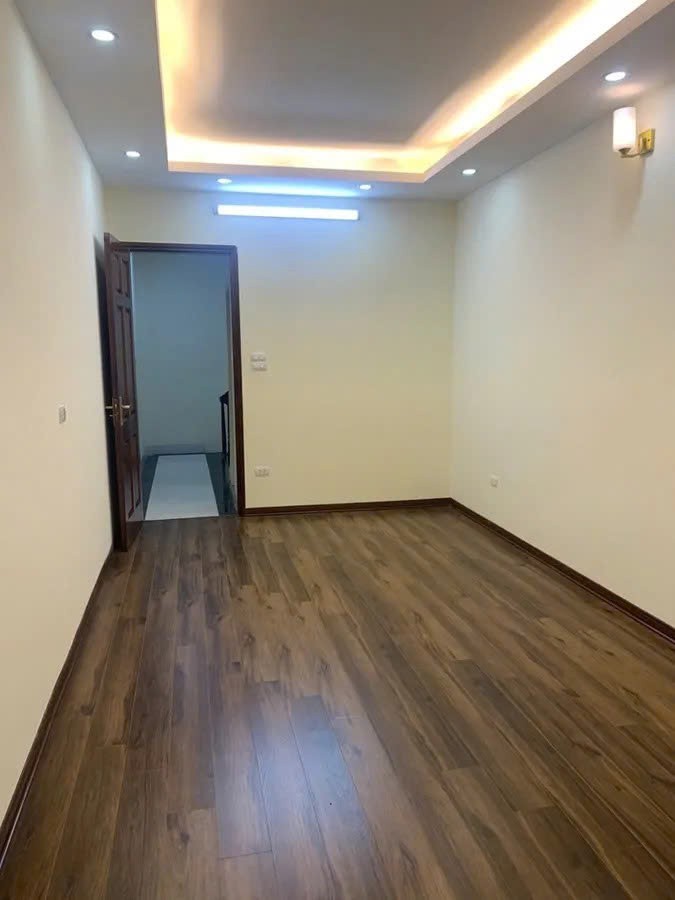 NHÀ MỚI Ô TÔ ĐỖ CỬA Bát Khối 32m2 X 6 tầng,mặt tiền 6.1 tỷ Long Biên. 4