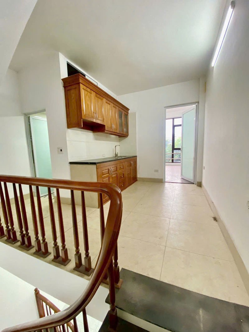 Cần bán 30m2 nhà 4 tầng mặt phố Nguyễn Thời Trung. Vị trí đẹp, kinh doanh, văn phòng, công ty