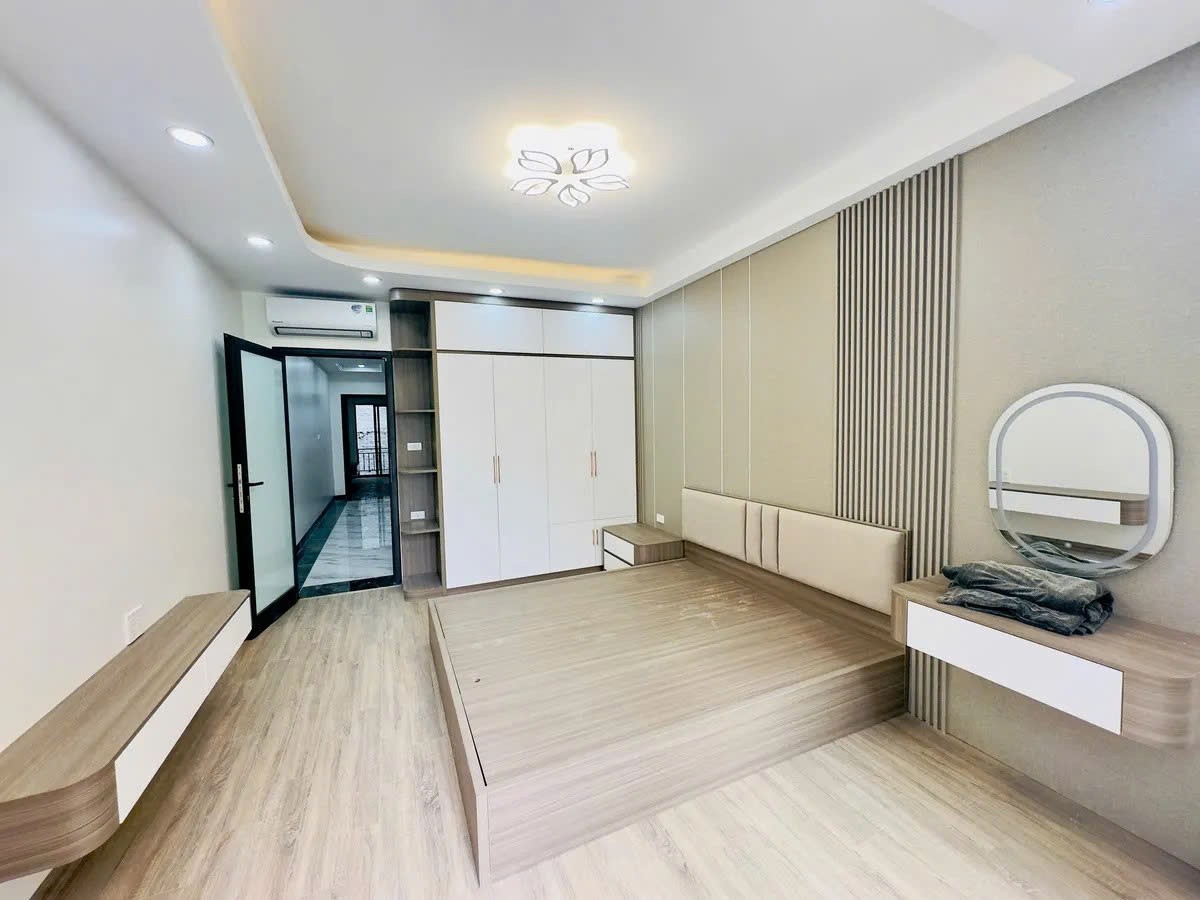 NHÀ MỚI Ở LUÔN 5 TẦNG THANG MÁY Nguyễn Sơn 60m2 mặt tiền 3.6m,12.9 tỷ Long Biên. 2