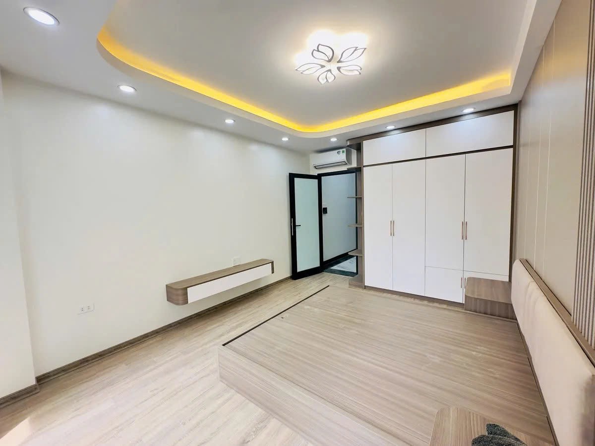 NHÀ MỚI Ở LUÔN 5 TẦNG THANG MÁY Nguyễn Sơn 60m2 mặt tiền 3.6m,12.9 tỷ Long Biên. 3