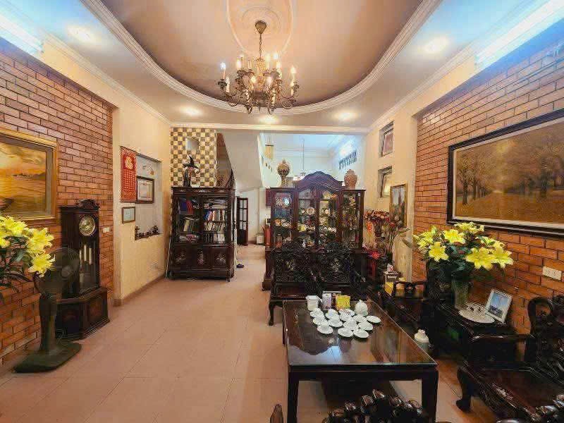 Bán GẤP MẶT NGÕ , LÔ GÓC ,Ô TÔ THÔNG KINH DOANH Tại Hoàng Quốc Việt Cầu Giấy 57m giá 18 tỷ. 5