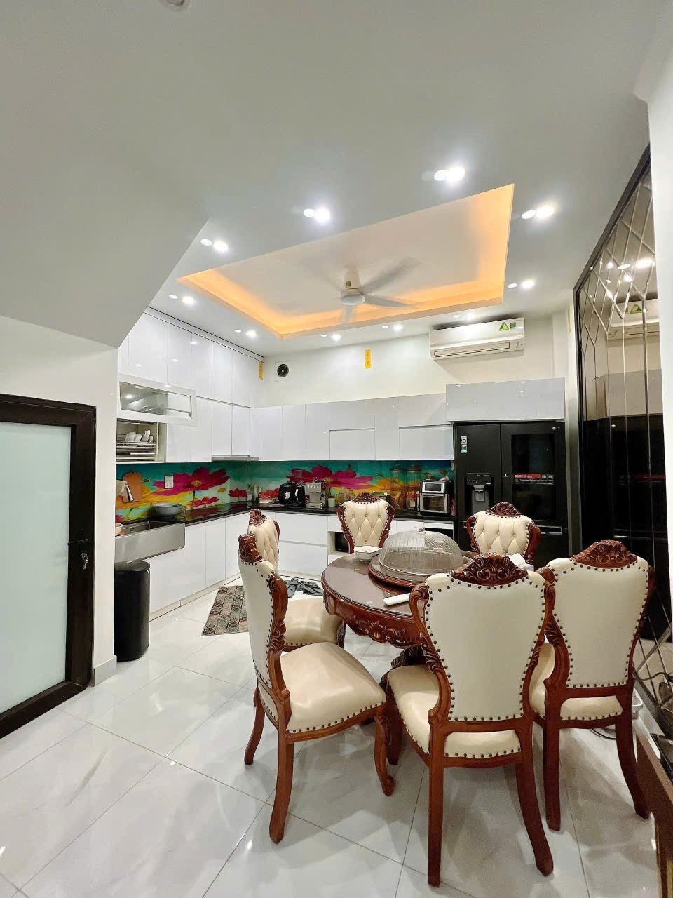 Hàng hiếm tại PHỐ DỊCH VỌNG CẦU GIẤY 60m 5 tầng THANG MÁY giá 13.5 tỷ, Dòng Tiền.