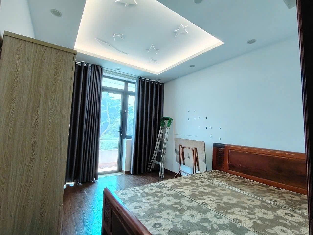 Hàng hiếm tại PHỐ DỊCH VỌNG CẦU GIẤY 60m 5 tầng THANG MÁY giá 13.5 tỷ, Dòng Tiền. 2