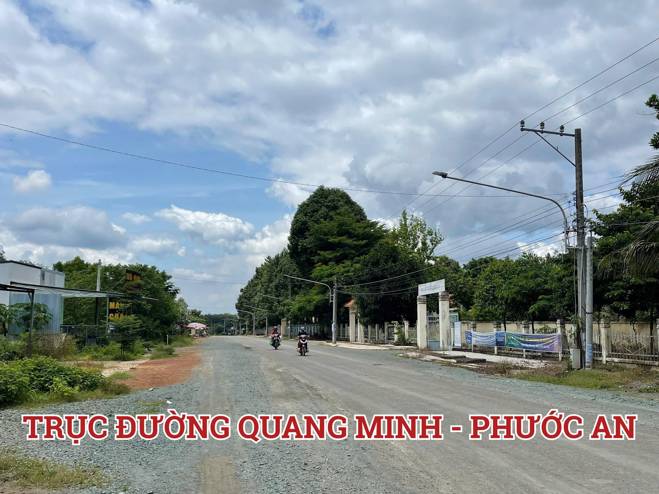 Đất mặt tiền đường 32m ngay chợ trường UBND Quang Minh 3