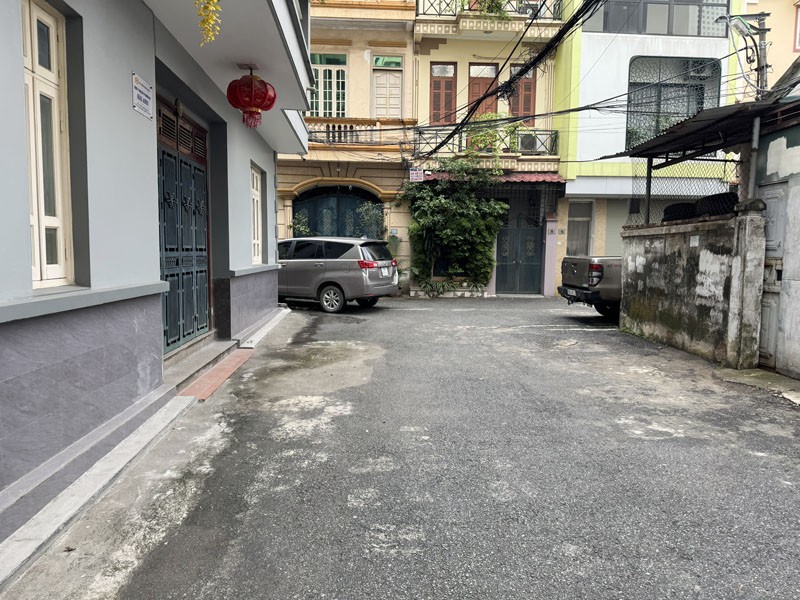 Bán nhà cấp 4 ngay đầu Phố Ngô Gia Tự - Việt Hưng: 57,5m2, hai mặt ngõ, ô tô vào đất 2