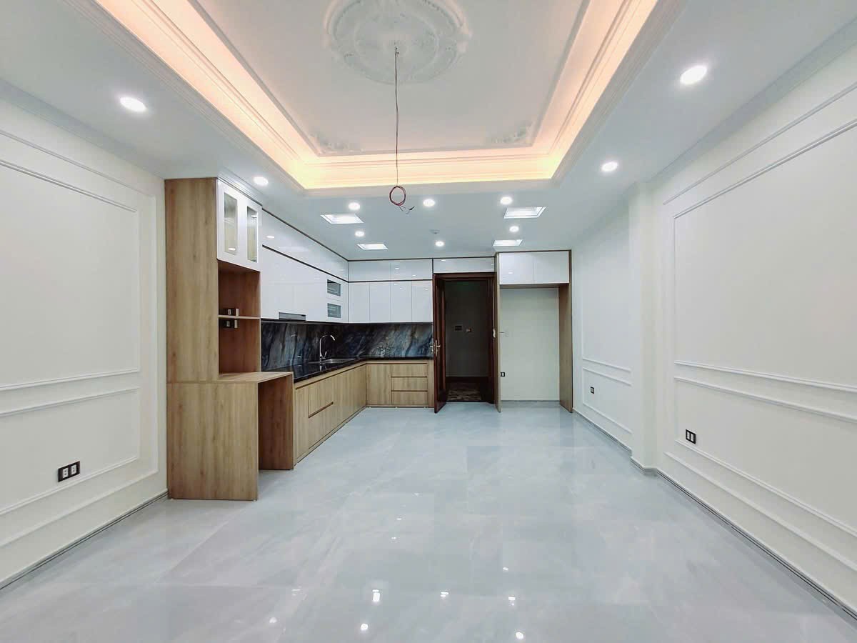 SIÊU PHẨM BA ĐÌNH - THANG MÁY - PHÂN LÔ VỈA HÈ Ô TÔ TRÁNH DỪNG ĐỖ NGÀY ĐÊM 4