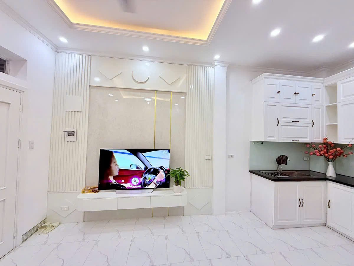 TRUNG TÂM ĐỐNG ĐA - GẦN Ô TÔ - 3 BƯỚC RA PHỐ - TIỆN ÍCH NGẬP TRÀN - 3 NGỦ - FUL NỘI THẤT ĐẸP LONG