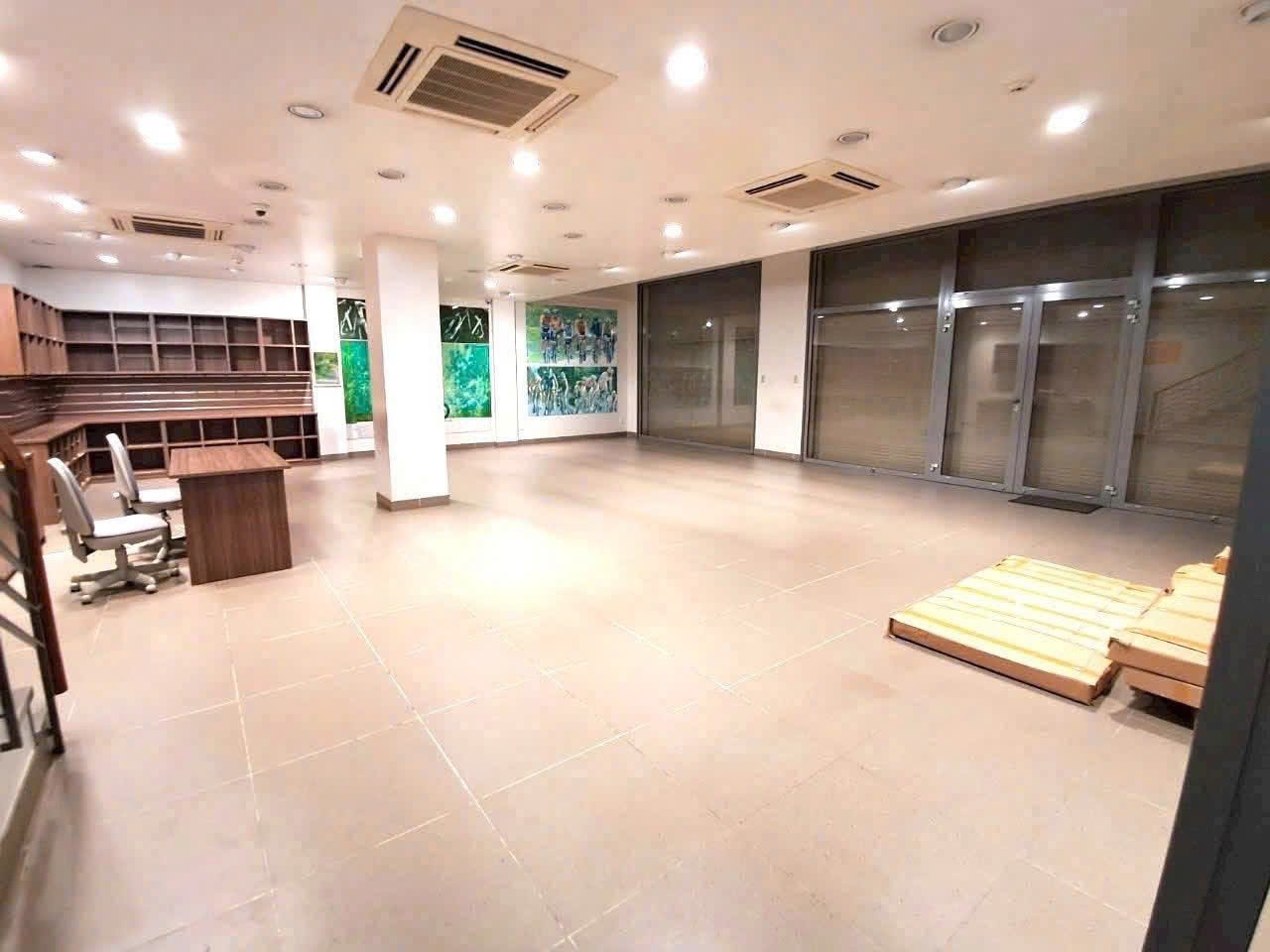 Cho thuê Nhà mặt tiền Quận 7, Hồ Chí Minh, Diện tích 140m², Giá 98 Triệu/tháng 3