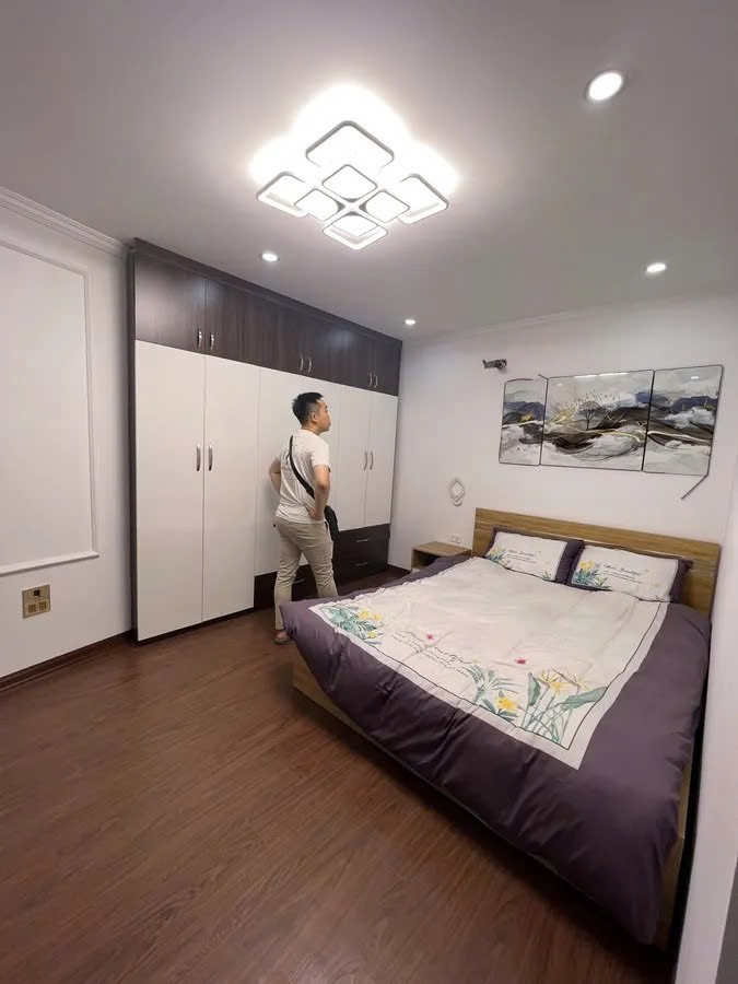 BÁN NHÀ RIÊNG Phố Bồ Đề 31m2 X 5 tầng, mặt tiền 6.4m, 6.8 tỷ Long Biên 2