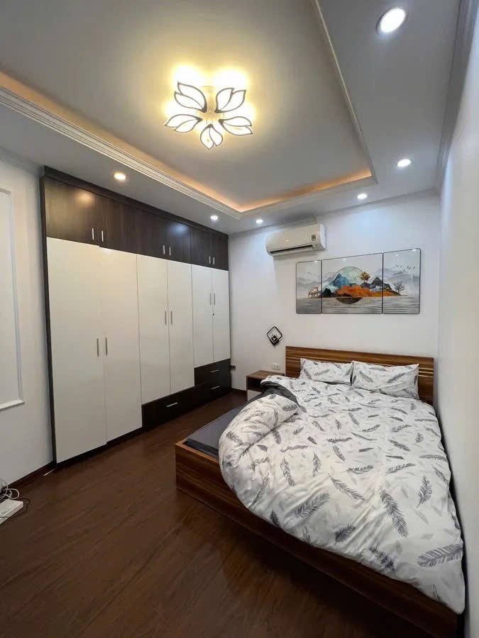 BÁN NHÀ RIÊNG Phố Bồ Đề 31m2 X 5 tầng, mặt tiền 6.4m, 6.8 tỷ Long Biên 5
