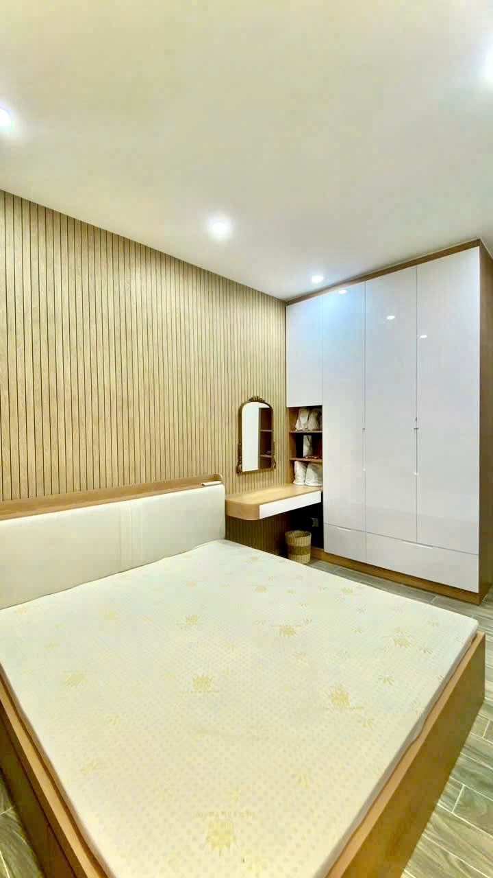 BÁN NHÀ Q10- HẺM 6M THÔNG CMT8- NGANG HƠN 5M- CĂN GÓC 3 TẦNG 3 PHÒNG NGỦ NỘI THẤT SỊN: 11 TỶ NHỈNH 3