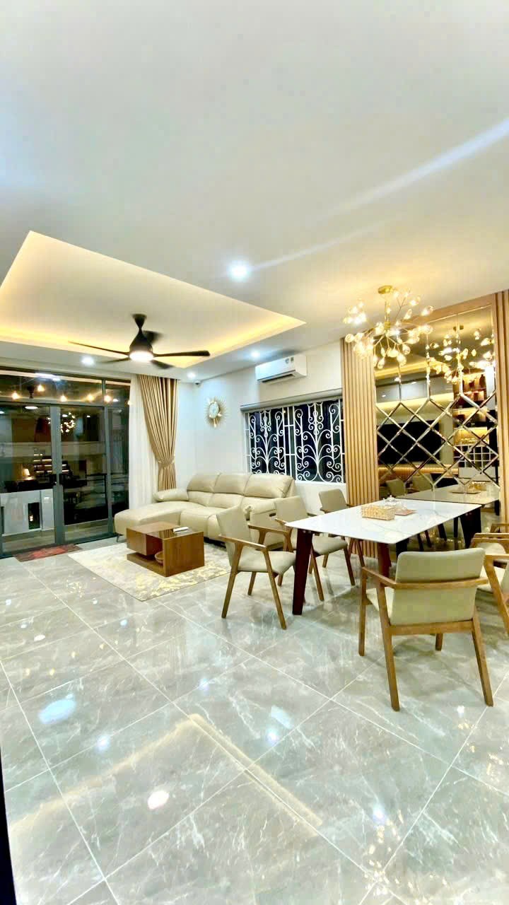 BÁN NHÀ Q10- HẺM 6M THÔNG CMT8- NGANG HƠN 5M- CĂN GÓC 3 TẦNG 3 PHÒNG NGỦ NỘI THẤT SỊN: 11 TỶ NHỈNH 2