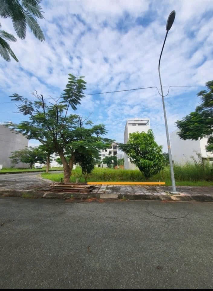 Cần bán Đất Phường Phú Hữu, Quận 9, Diện tích 109m², Giá 7.8 Tỷ