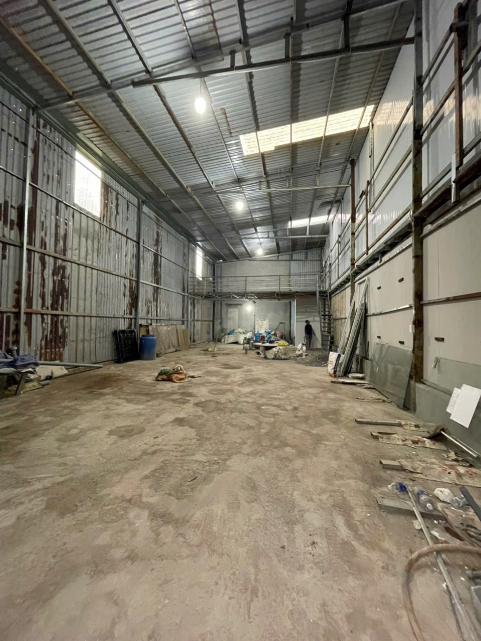 Cho thuê Nhà mặt tiền Phường Phú Hữu, Quận 9, Diện tích 195m², Giá 018 Triệu/tháng 4
