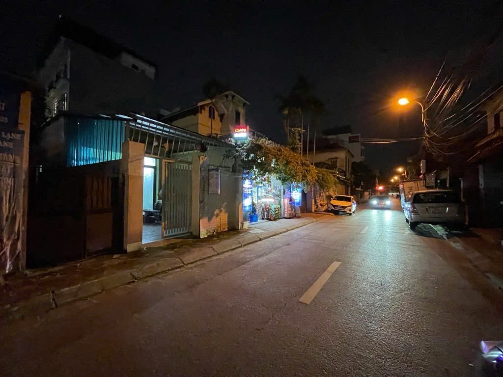 MẶT PHỐ Ô CÁCH,LONG BIÊN 17 tỷ 90m VỈA HÈ KINH DOANH CHO THUÊ ĐỈNH 3