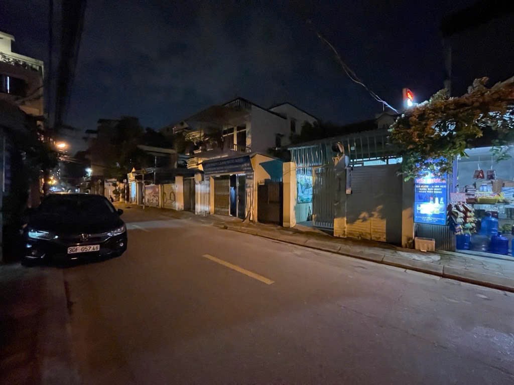 MẶT PHỐ Ô CÁCH,LONG BIÊN 17 tỷ 90m VỈA HÈ KINH DOANH CHO THUÊ ĐỈNH 2