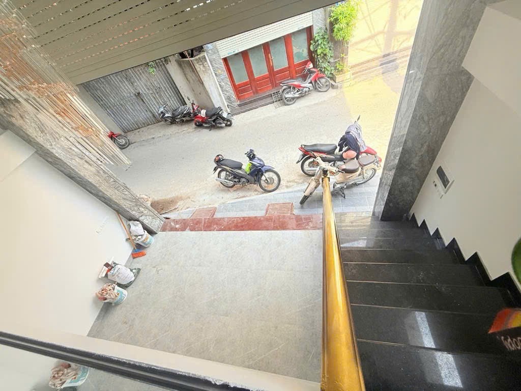 PHỐ TRẠM,LONG BIÊN 23 tỷ 75m NGÕ Ô TÔ,THANG MÁY,GARA,KINH DOANH,CHO THUÊ 2