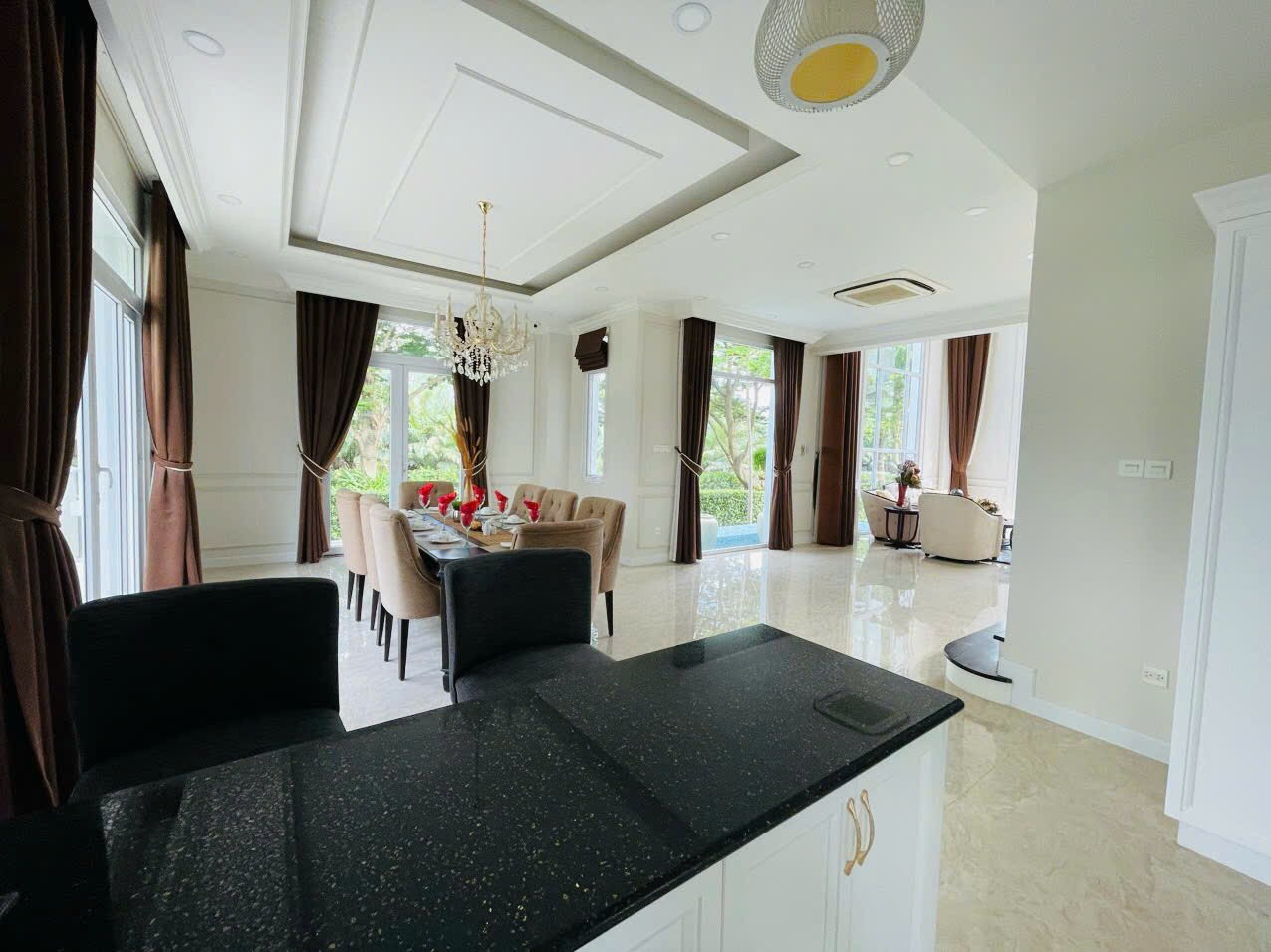 Cho thuê Biệt thự Quận 9, Hồ Chí Minh, Diện tích 307m², Giá Thương lượng 7