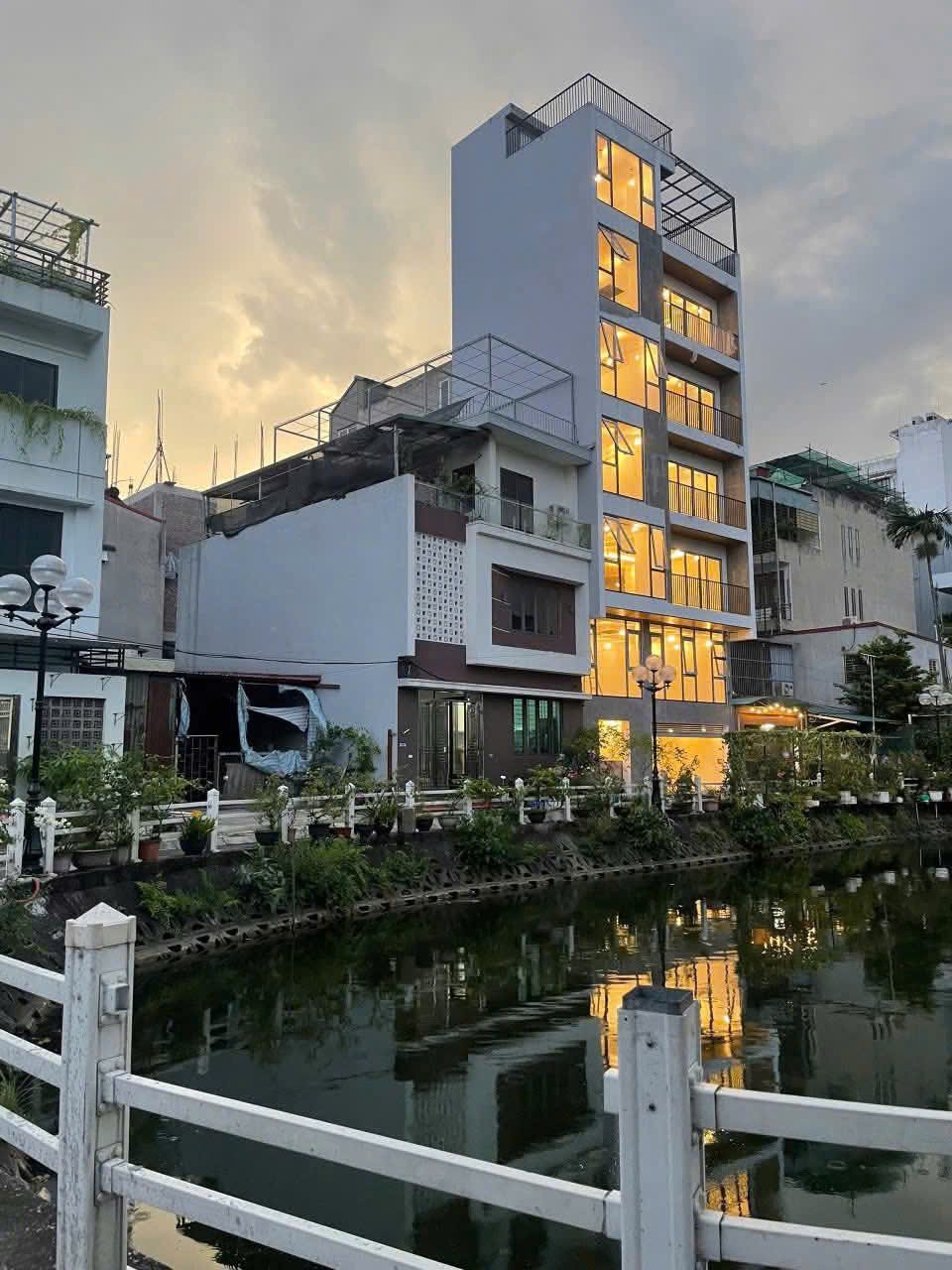 Nhà đẹp Phường Bồ Đề- Mặt Hồ- Oto chạy vòng quanh- Gara- Thang Máy 5