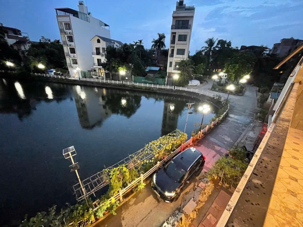 Nhà đẹp Phường Bồ Đề- Mặt Hồ- Oto chạy vòng quanh- Gara- Thang Máy 4