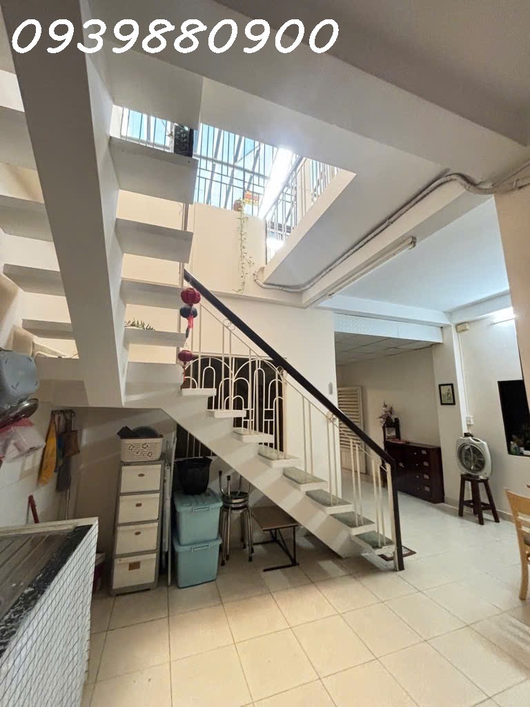 Hẻm thông Huỳnh Văn Bánh -> Lê Văn Sỹ - Ngang 5m15m nở hậu 6,1m.