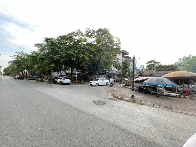 NGÔ GIA TỰ,LONG BIÊN 29 tỷ 300m MẶT TIỀN 15m Ô TÔ 7 CHỖ ĐỖ CỬA 3