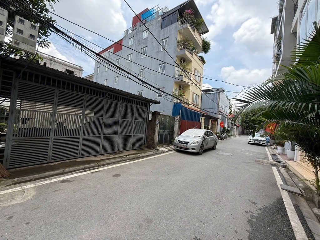 TƯ ĐÌNH,LONG BIÊN 35tỷ 180m MẶT TIỀN 6m,KHU PHÂN LÔ Ô TÔ,HAI MẶT THOÁNG 2