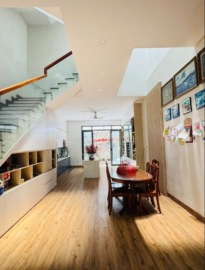 Cho thuê Nhà mặt tiền Phường Phước Long B, Quận 9, Diện tích 112m², Giá Thương lượng 9