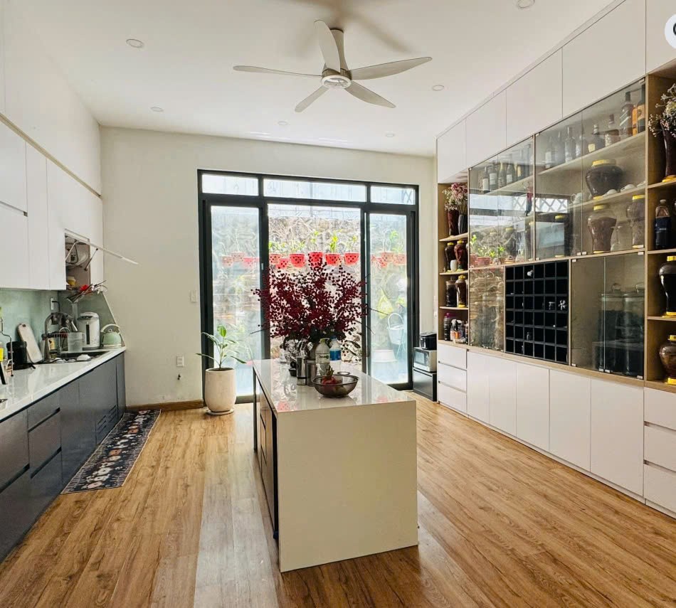 Cho thuê Nhà mặt tiền Phường Phước Long B, Quận 9, Diện tích 112m², Giá Thương lượng 11