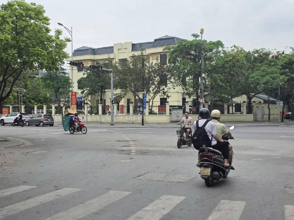 PHỐ THƯỢNG THANH,LONG BIÊN 6tỷ 65m MẶT TIỀN 4m Ô TÔ ĐỖ TRƯỚC ĐẤT 2