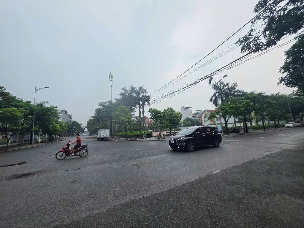 THƯỢNG THANH,LONG BIÊN 14tỷ 75m ĐẤT,MẶT TIỀN 6m,VỈA HÈ KINH DOANH 4